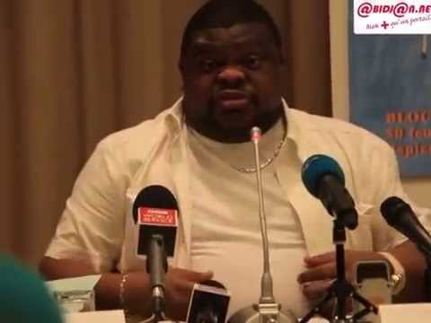  Football: Kone Cheick Oumar, ex PCA de l'Africa Sport juge Sidy Diallo, president de la FIF