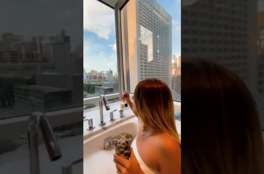  This Beautiful View From Toronto Hotel Room's Bathtub | Rich Lifestyle